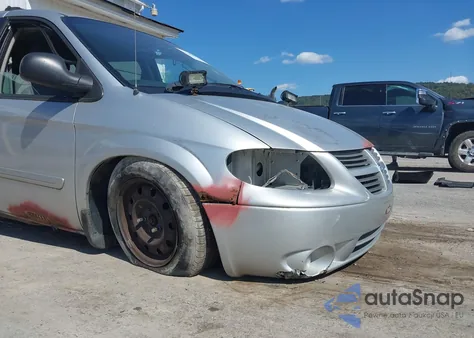 2007 Dodge Grand Caravan Sxt z USA, uszkodzony, nr VIN 2D4GP44L27R125381